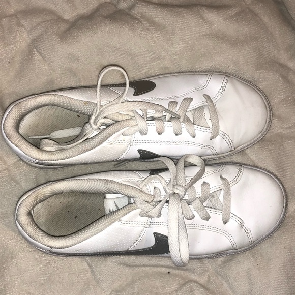 Nike - Picture 3 of 4